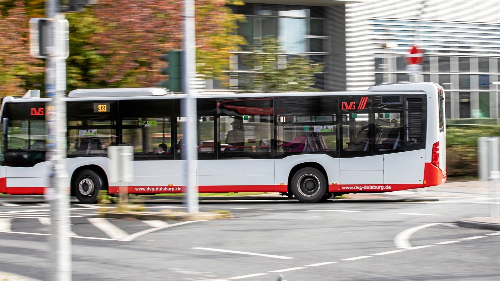 Umbau Duisburg Hbf. Osteingang Busse fahren diese Umleitung