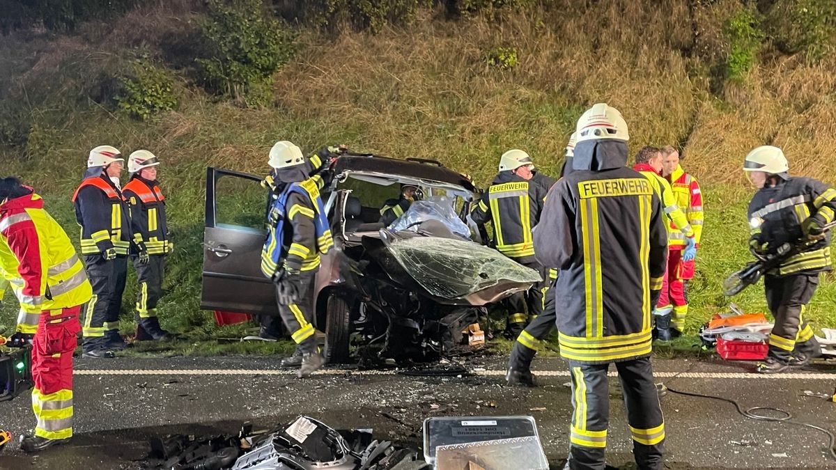 Die Einsatzkräfte von Feuerwehr, Rettungsdienst und Polizei wurden gegen 1.55 Uhr alarmiert.