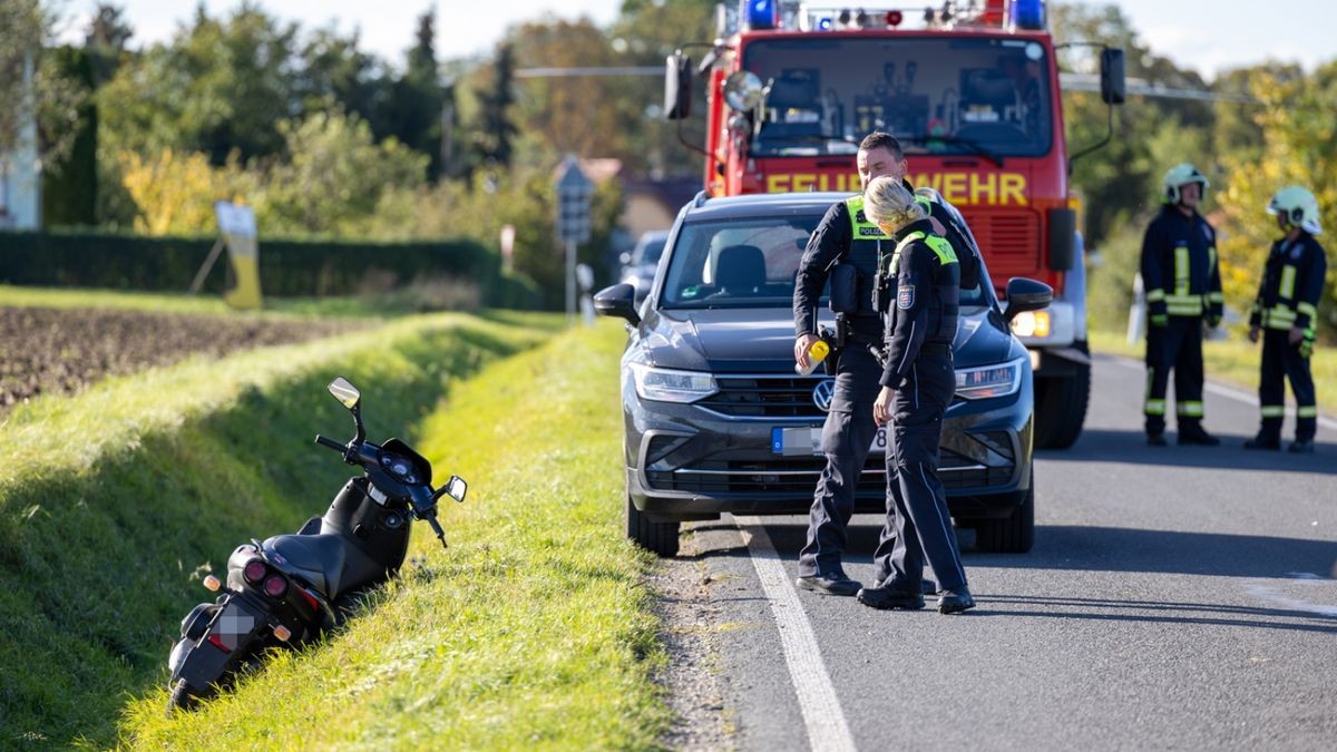 Eine Rollerfahrerin wurde bei einem Unfall zwischen Buttelstedt und Schwerstedt schwer verletzt.