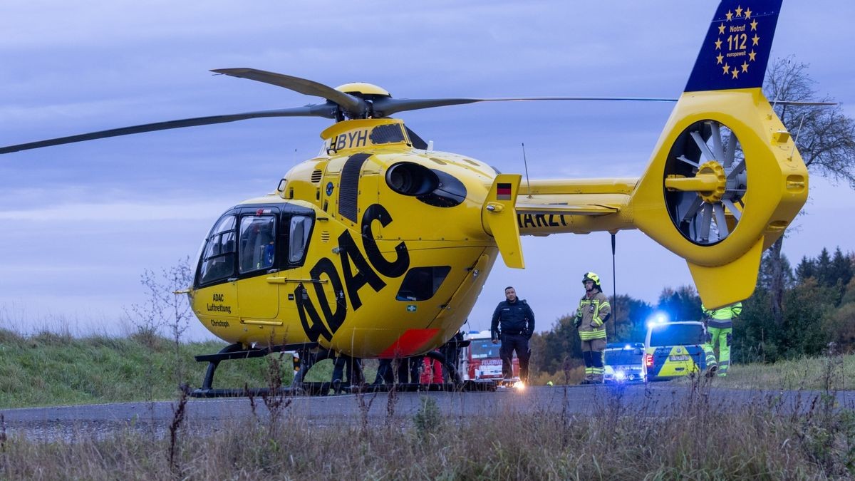 Mit einem Rettungshubschrauber wurde der Schwerverletzte ins Krankenhaus geflogen.