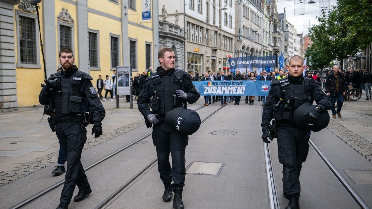 Demonstration des AfD-Landesverbandes Thüringen unter dem Motto: „Der Osten steht zusammen“ u.a. mit den AfD-Landesvorsitzenden Björn Höcke (Thüringen), Martin Reichardt (Sachsen-Anhalt), Birgit Bessin (Brandenburg), Jörg Urban (Sachsen) und Leif-Erik Holm (Mecklenburg-Vorpommern) hier bei einem sogenannten 