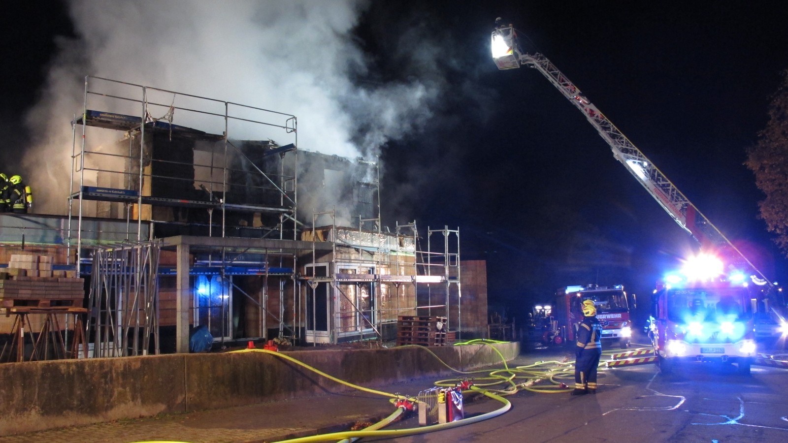 Akku-Brand und Haus in Flammen: Einsätze für die Herzberger Wehr