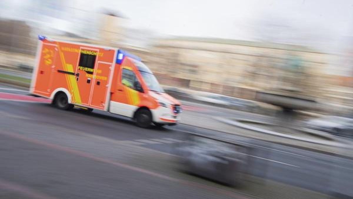 Die Frau wurde bei dem Unfall schwer verletzt (Symbolbild).