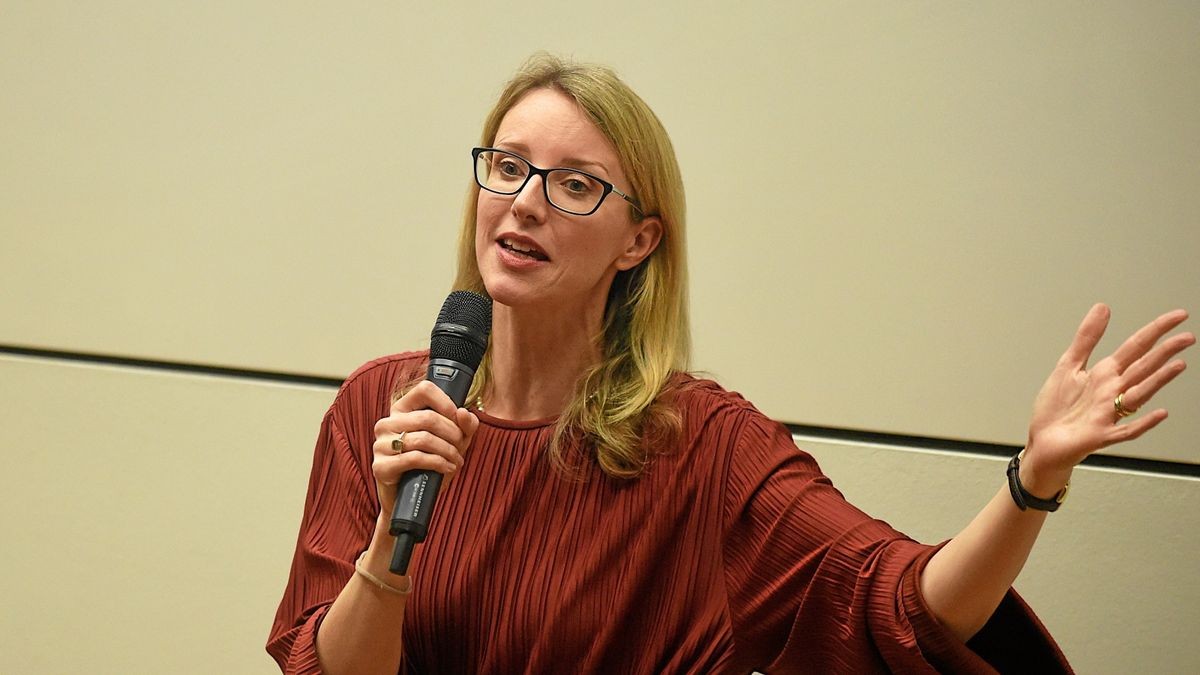 Alena Buyx, Vorsitzende des Deutschen Ethikrats, bei der Ringvorlesung in der Universität Erfurt. 