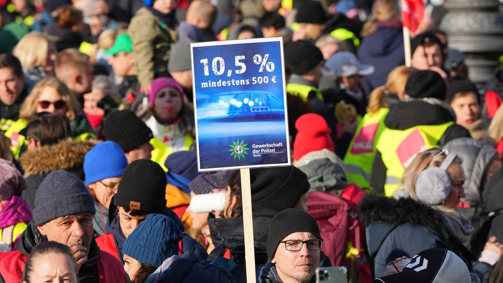 Öffentlicher Dienst 10,5 Prozent mehr Gehalt So viel könnten Beschäftigte bekommen
