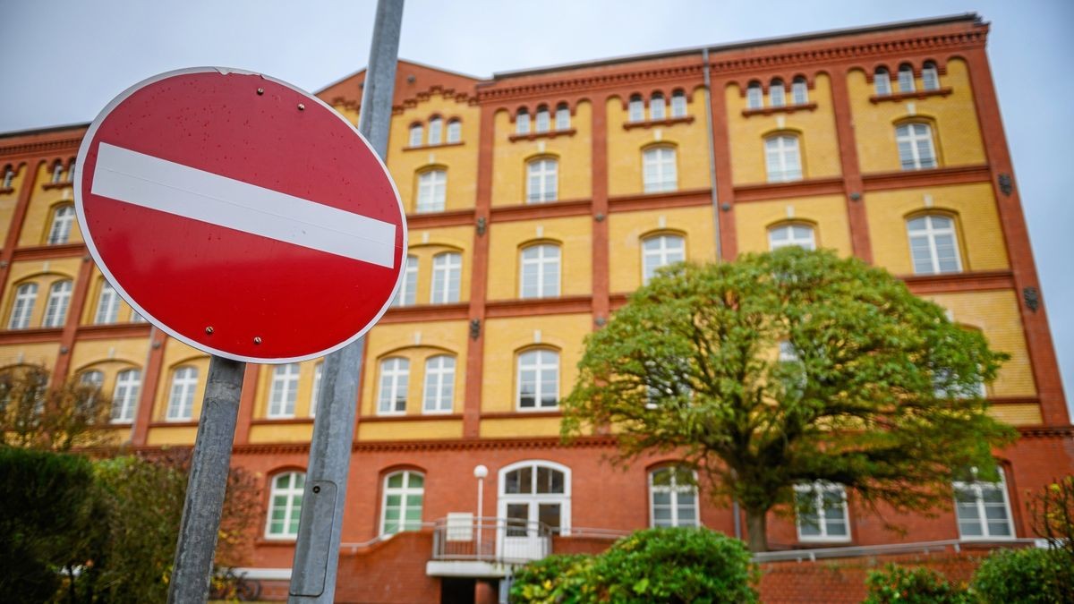 Die frühere Tabakfabrik in der Gerhart-Hauptmann-Straße gehört einem Immobilienunternehmen aus Pullach. Dieses soll zurzeit mit dem Land über die Einrichtung einer Flüchtlings-Erstaufnahmestelle verhandeln.