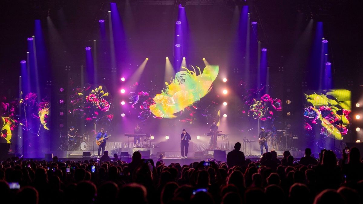 Mit „Die immer lacht“ wurde sie zur Künstlerin der Rekorde, die Millionen von Menschen begeistert. Am Donnerstag feierte Kerstin Ott mit Tausenden Fans im Rahmen ihrer Best Ott Tour 2023 in der Messehalle Erfurt zu ihren größten Hits eine wilde Schlagerparty.