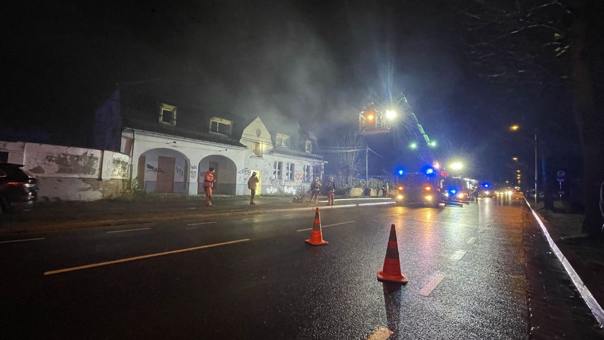 In der Greifswalder Straße ist am Montagabend ein Brand ausgebrochen.