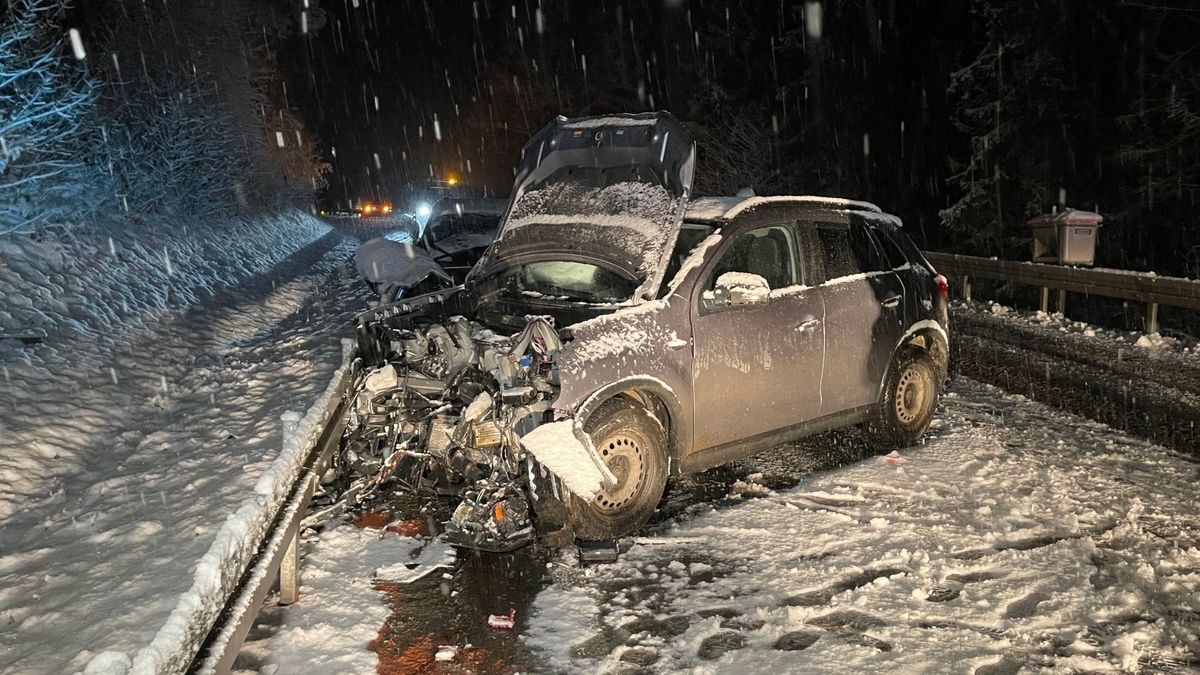 Am Montag kam es auf der B2 bei Gefell (Saale-Orla-Kreis) zu einem schweren Verkehrsunfall.