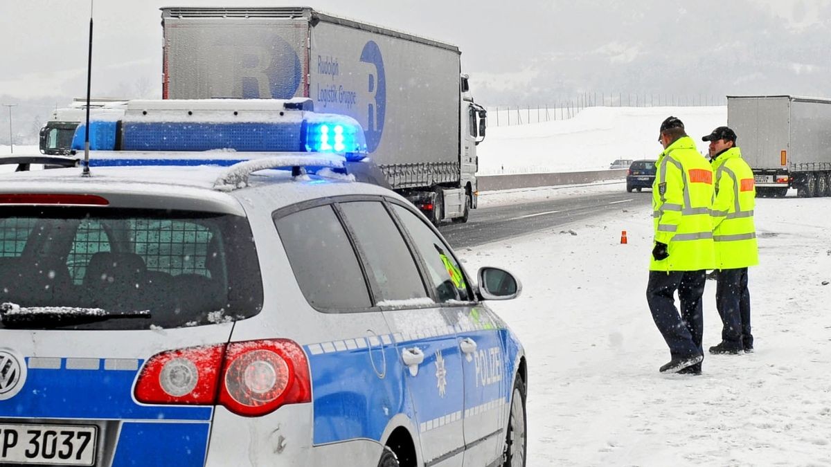 Auf den Autobahnen in Thüringen hat es am Donnerstag mehrere Unfälle auf glatten Straßen gegeben (Symbolfoto).