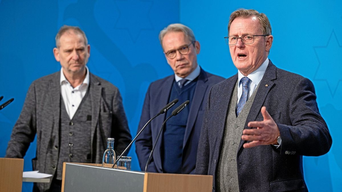 Die Drei von der Minderheitskoalition: Grünen-Umweltminister Bernhard Stengele, SPD-Innenminister Georg Maier und Linke-Ministerpräsident Bodo Ramelow (von links) am Dienstag auf der Pressekonferenz in Erfurt.