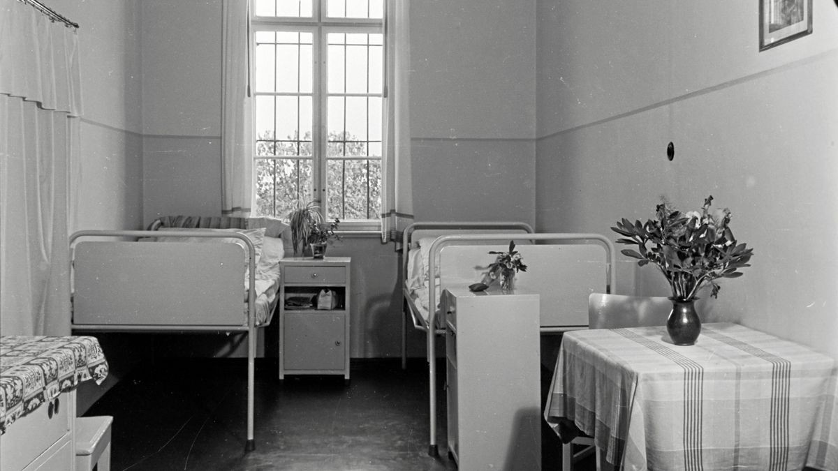 Patientenzimmer in der Klinik für Psychiatrie und Neurologie der Universität Jena, undatierte Aufnahme von 1958