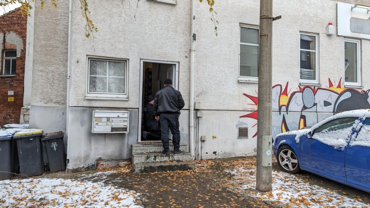 Ermittler gingen Mittwochmorgen mit einer großen Aktion in Thüringen und Osthessen gegen mutmaßliche Rechtsextremisten vor. Schwerpunkt der Maßnahmen sei Eisenach.