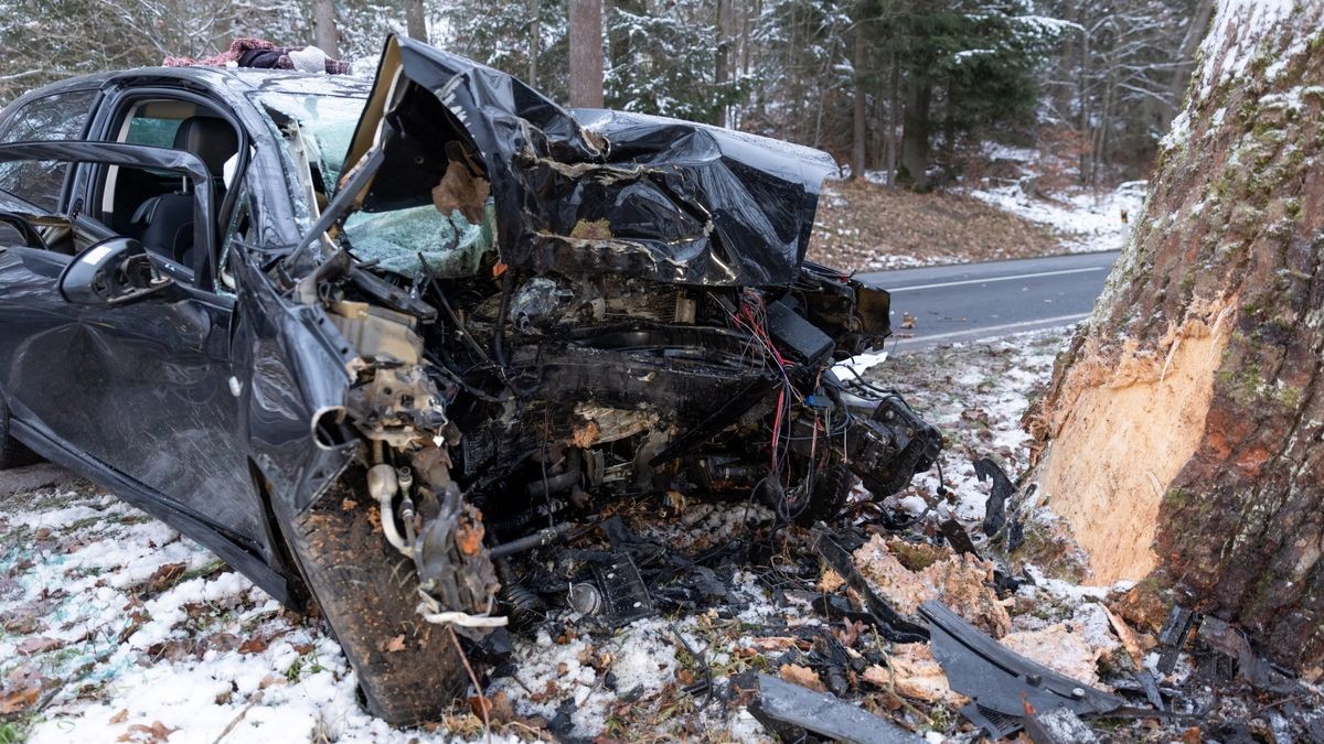 Im Landkreis Hildburghausen hat sich am Samstag ein tödlicher Unfall ereignet.