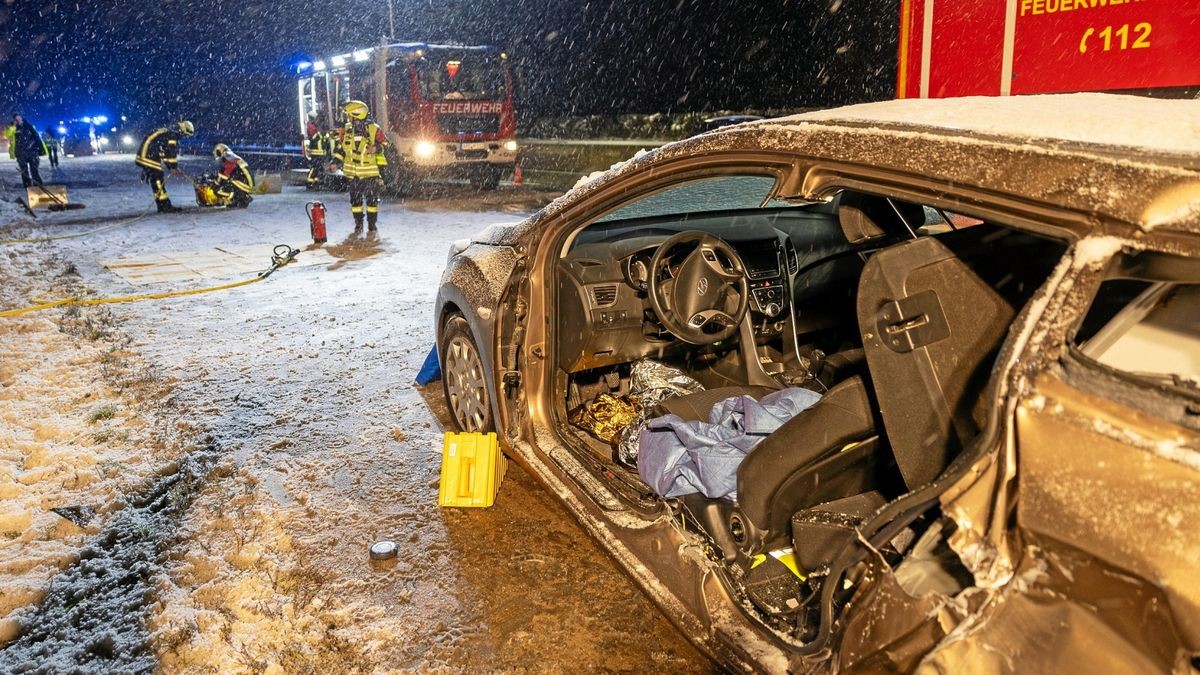 Gegen 21.45 Uhr kam es auf der Bundesautobahn 4 zwischen den Anschlussstellen Magdala und Mellingen zu einem schweren Unfall.