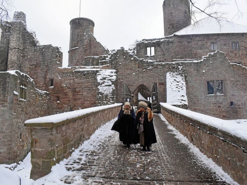 Ein Markttreiben auf Burg Hanstein wie im Mittelalter