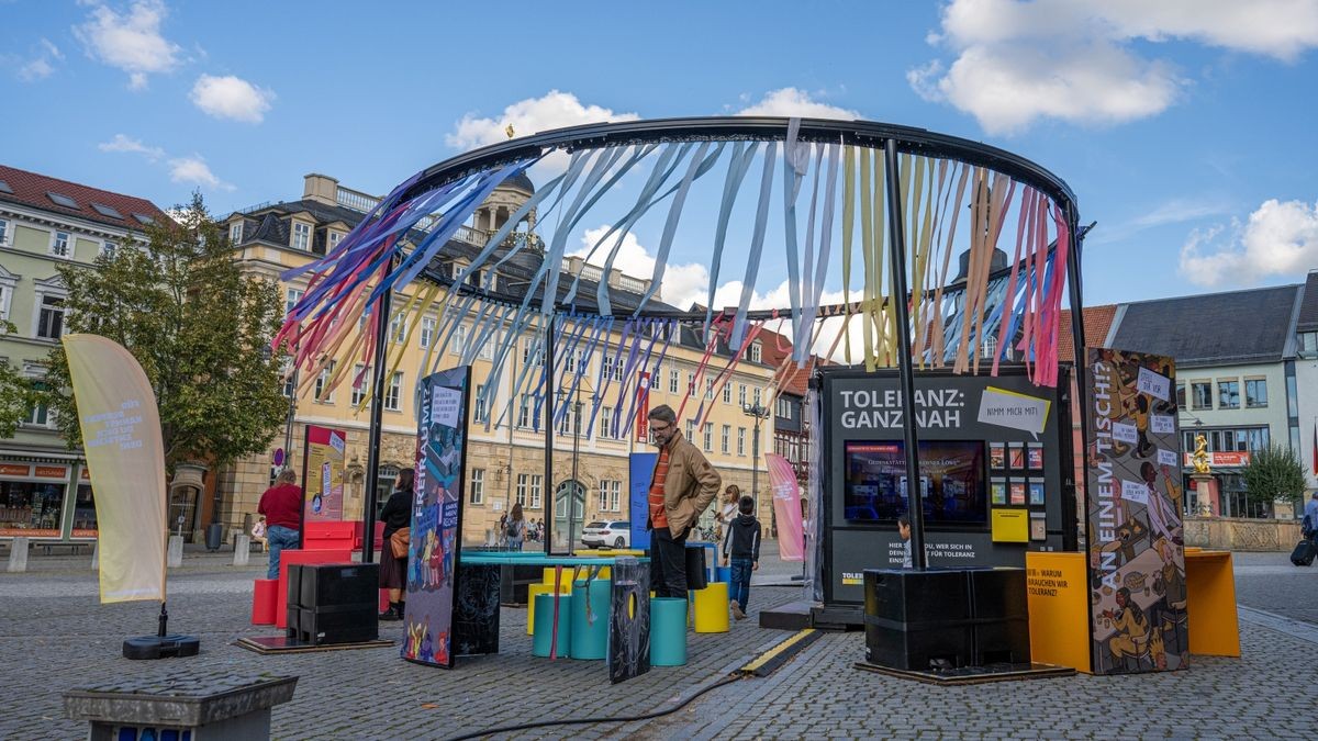 Die Ausstellung ToleranzRäume war im September 2023 zu Gast auf dem Markt in Eisenach.