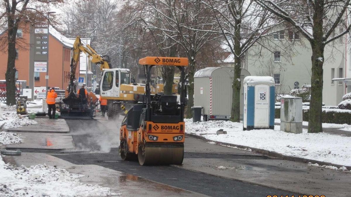 Die Asphaltierungsarbeiten in der Dingelstädter Straße in Heiligenstadt liefen trotz widrigster Wetterbedingungen.