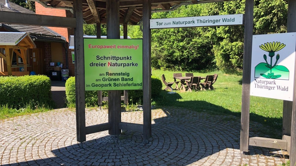 Ein Informationszentrum  zum „Grünen Band“ gibt es im Geopark Schieferland.