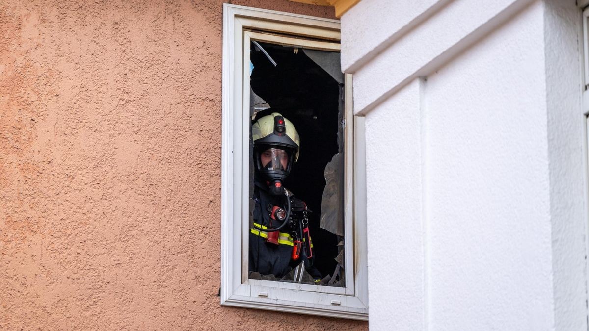 Bei einem Brand in der Innenstadt von Weimar ist am Samstag eine Frau schwer verletzt worden.