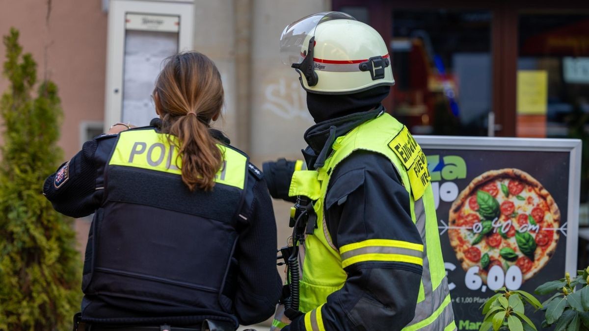 Bei einem Brand in der Innenstadt von Weimar ist am Samstag eine Frau schwer verletzt worden.