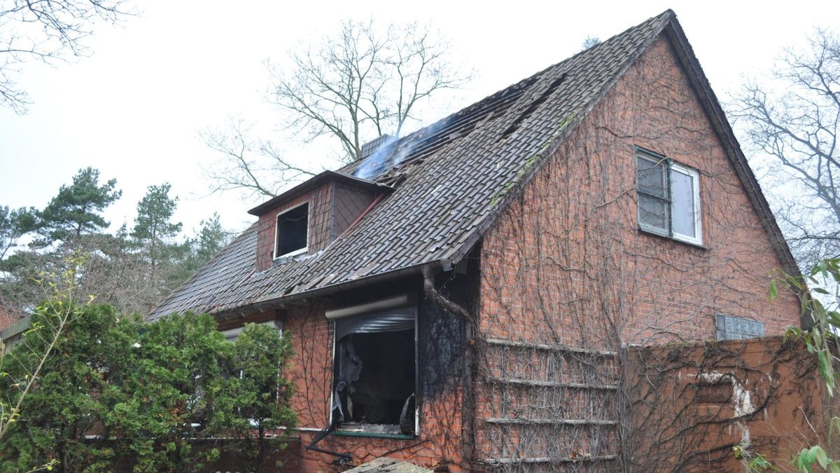 Ein 67 Jahre alter Mann starb am Sonntagvormittag bei einem Hausbrand in Lüsche, Gemeinde Steinhorst.  