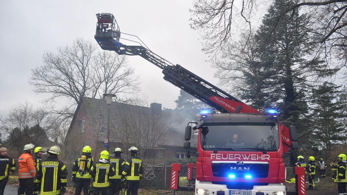 Ein 67 Jahre alter Mann starb am Sonntagvormittag bei einem Hausbrand in Lüsche, Gemeinde Steinhorst.  