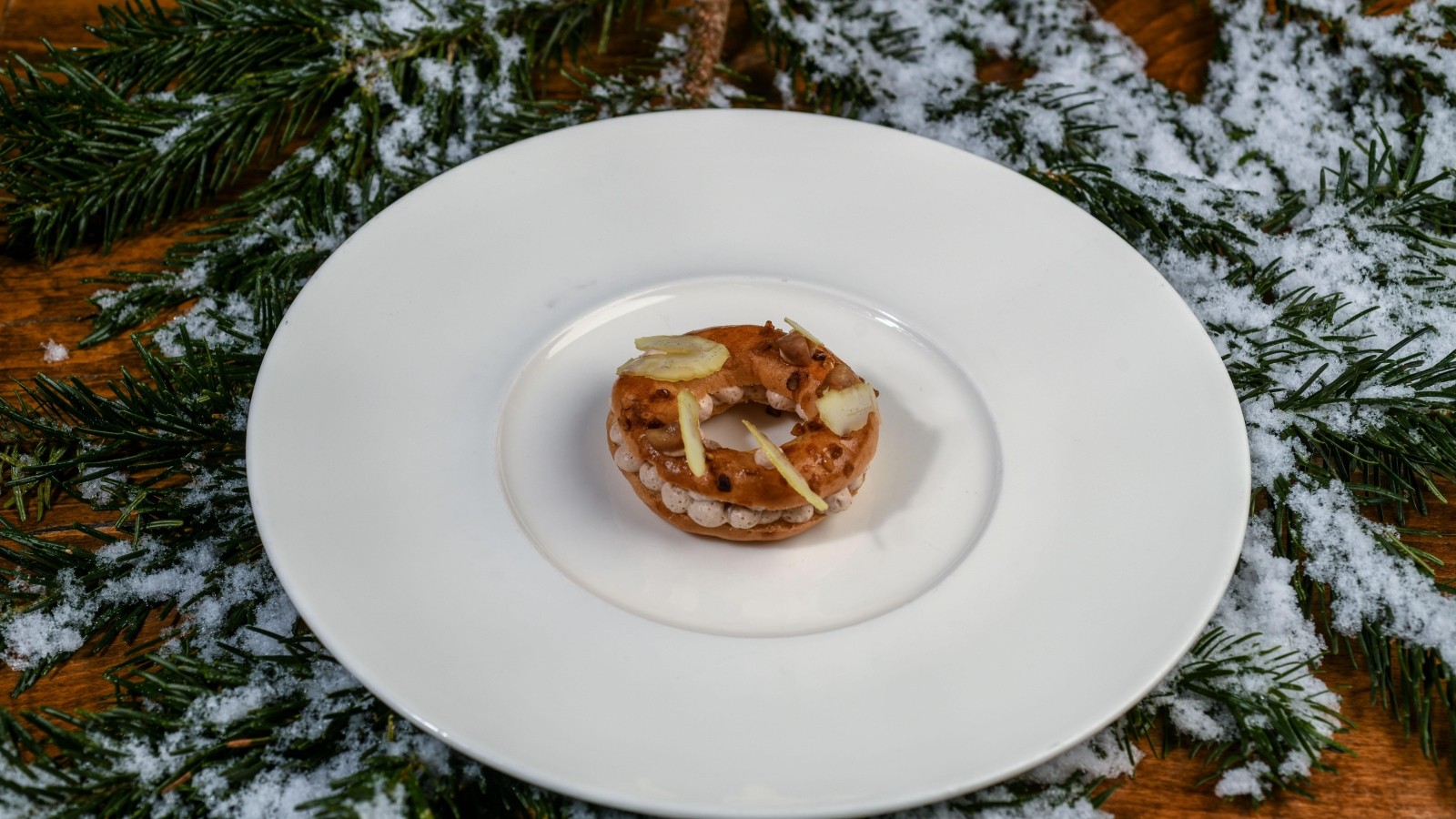 Weihnachtliches Brandteig-Rädchen mit Maronen-Füllung