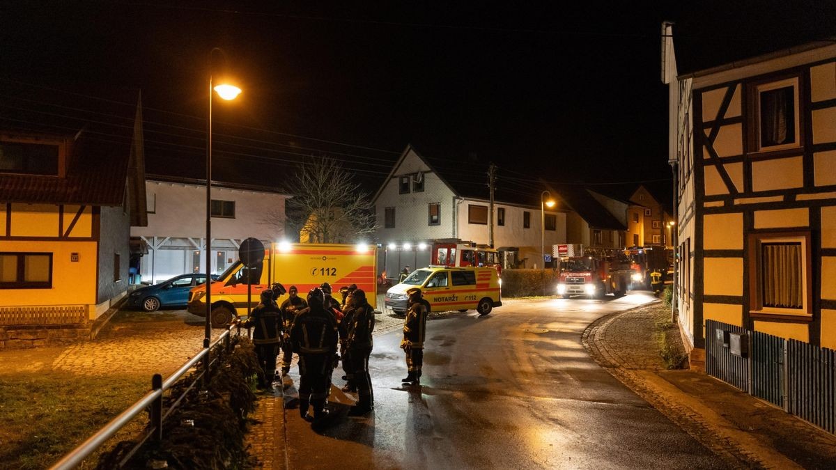 In Hildburghausen ist am Freitagmorgen ein toter Mann aus einem Nebenfluss der Werra geborgen worden.