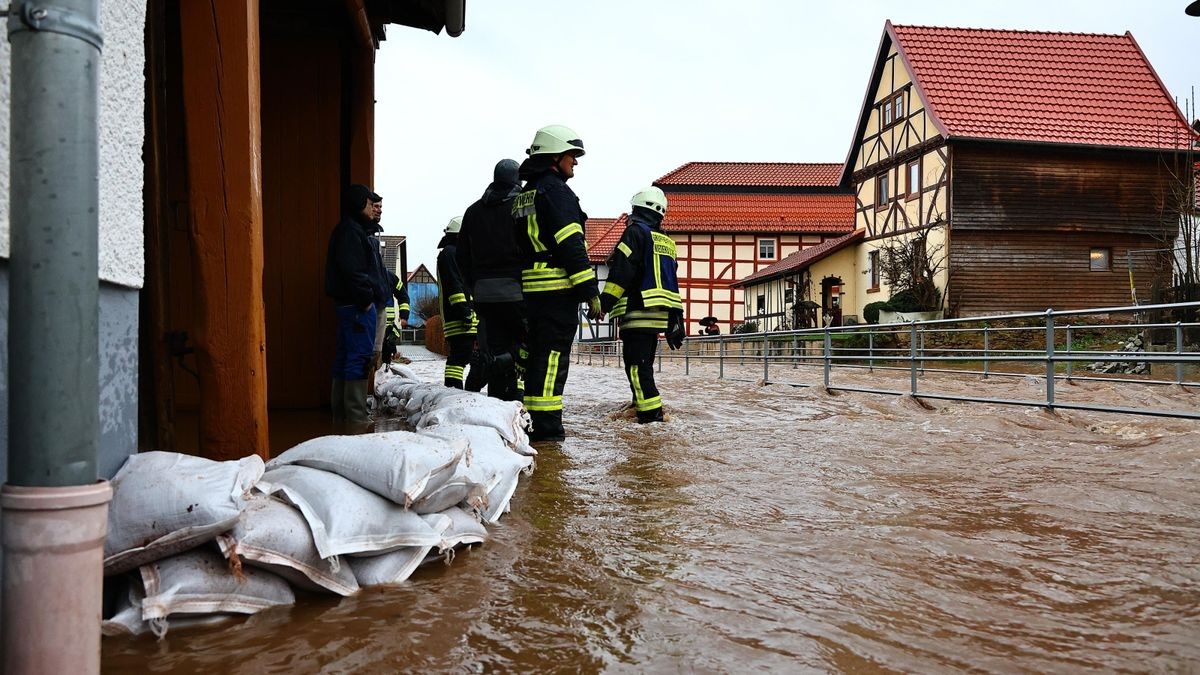 Extrem nasser Jahresausklang: Am 23. Dezember treten im Landkreis Eichsfeld mehrere Gewässer über die Ufer und bescheren Feuerwehr und THW zahlreiche Einsätze.