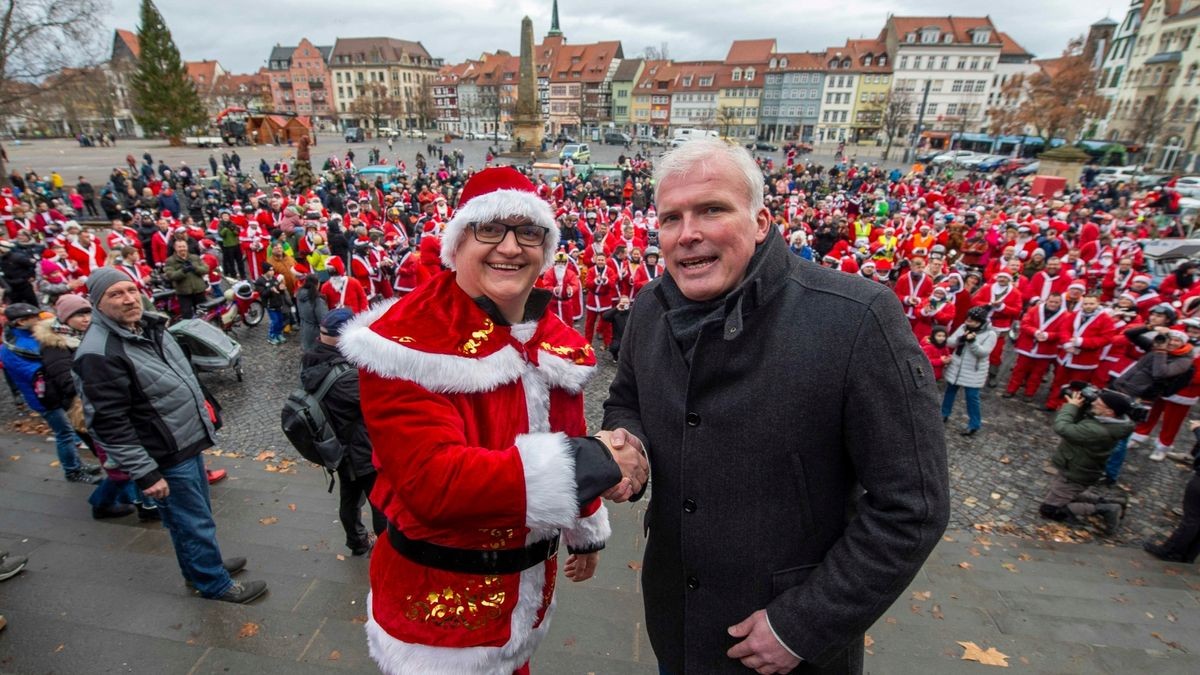 Mehr als 500 Simson-, MZ- und Trabant-Fahrer nahmen an der traditionellen Weihnachtsausfahrt in Erfurt teil.