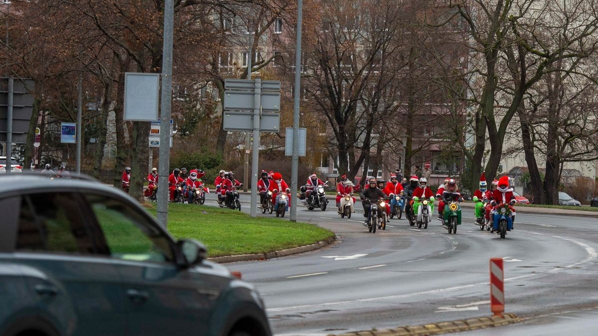 Rund 420 Simson-, MZ- und Trabant-Fahrer nahmen an der traditionellen Weihnachtsausfahrt in Erfurt teil.