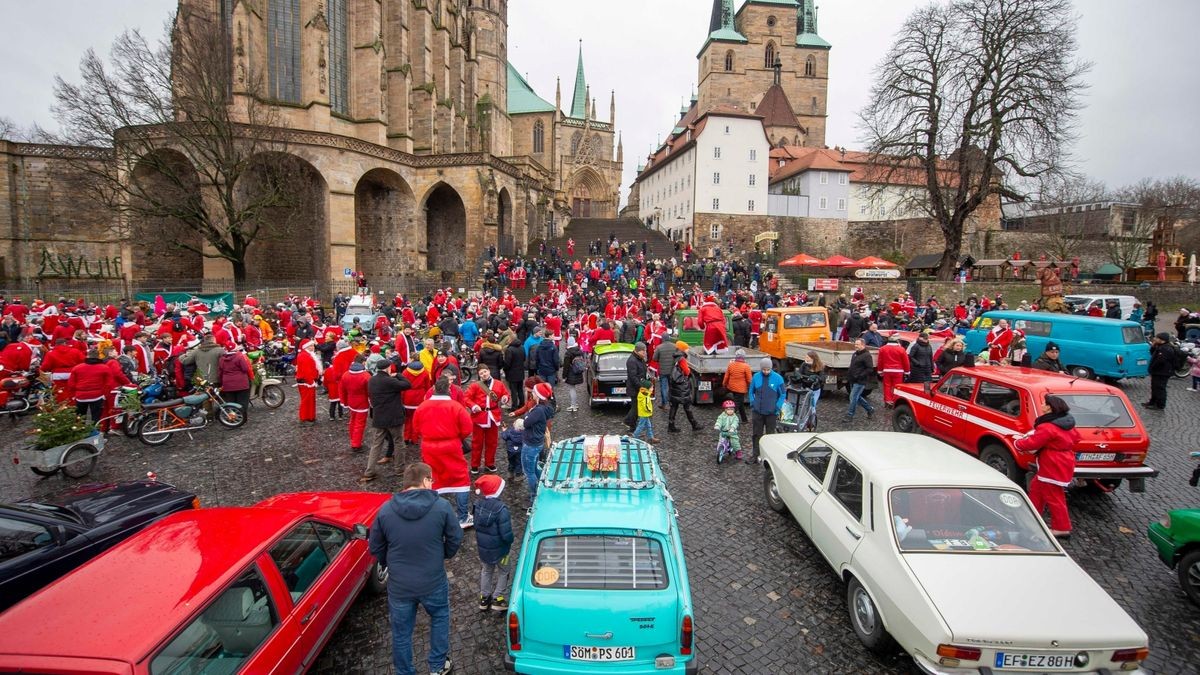 Mehr als 500 Simson-, MZ- und Trabant-Fahrer nahmen an der traditionellen Weihnachtsausfahrt in Erfurt teil.