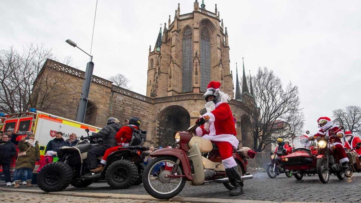 Rund 420 Simson-, MZ- und Trabant-Fahrer nahmen an der traditionellen Weihnachtsausfahrt in Erfurt teil.