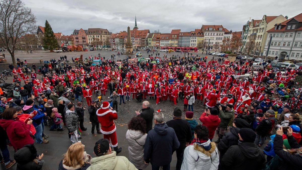 Rund 420 Simson-, MZ- und Trabant-Fahrer nahmen an der traditionellen Weihnachtsausfahrt in Erfurt teil.