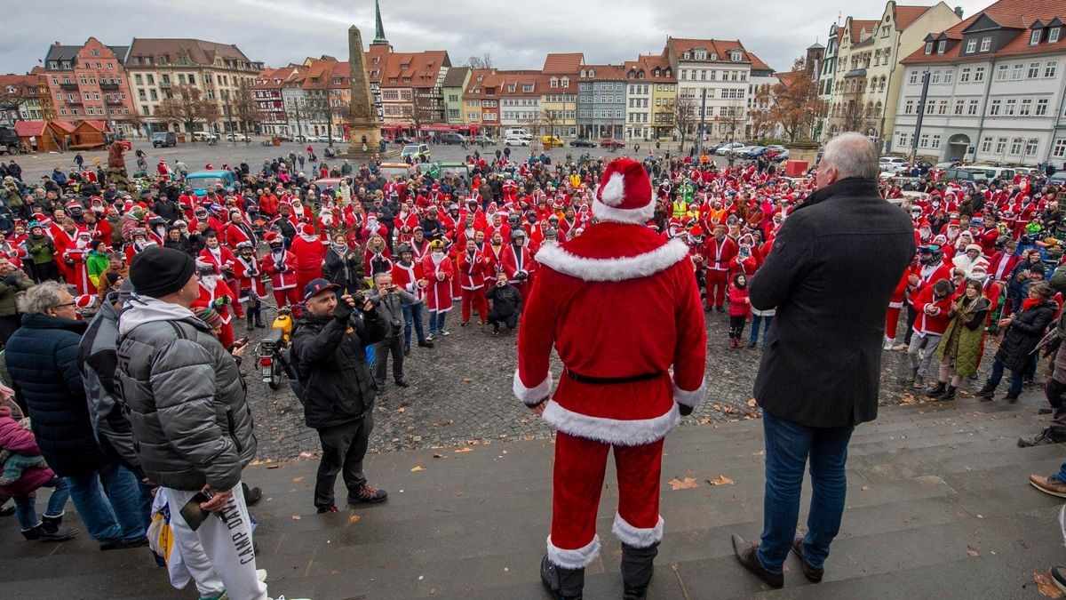 Rund 420 Simson-, MZ- und Trabant-Fahrer nahmen an der traditionellen Weihnachtsausfahrt in Erfurt teil.