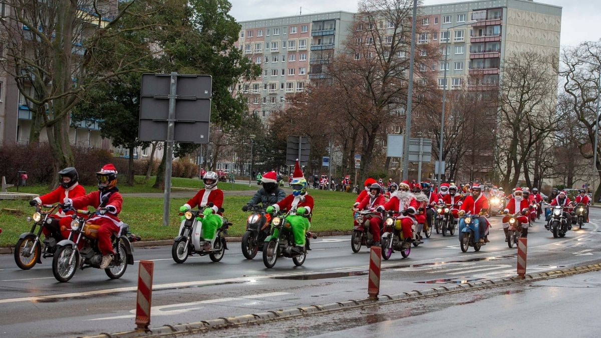 Rund 420 Simson-, MZ- und Trabant-Fahrer nahmen an der traditionellen Weihnachtsausfahrt in Erfurt teil.