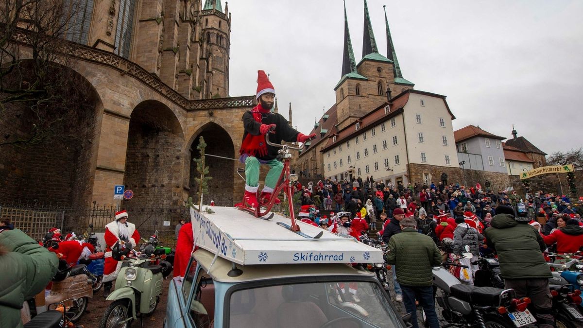 Rund 420 Simson-, MZ- und Trabant-Fahrer nahmen an der traditionellen Weihnachtsausfahrt in Erfurt teil.