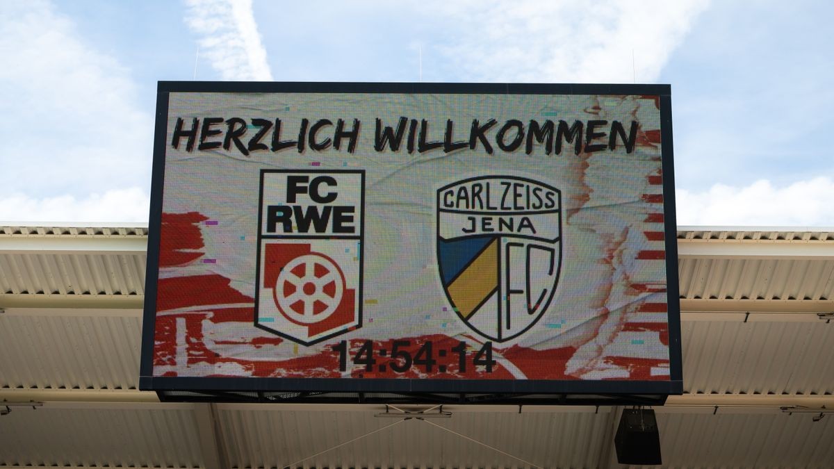 Die Anzeigetafel im Erfurter Steigerwaldstadion vor dem Spiel des RWE gegen Jena im Oktober (Archiv).