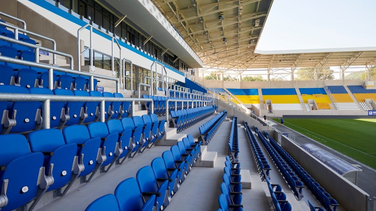 Blick über die Osttribüne des Jenaer Stadions.