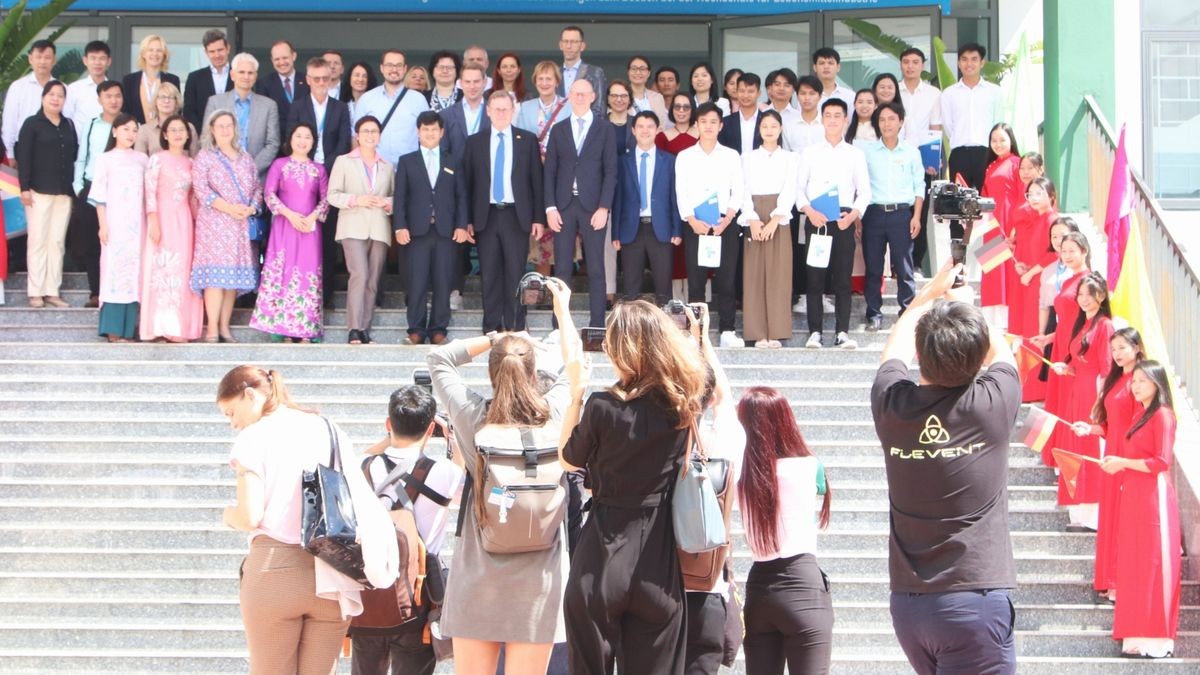 Bestehende Netzwerke aus Thüringen sollen künftig auch für Fachkräftegewinnung noch stärker genutzt werden. Vietnam - hier ein Gruppenbild von der Delegationsreise im November - gilt dabei als wichtiger Partner.