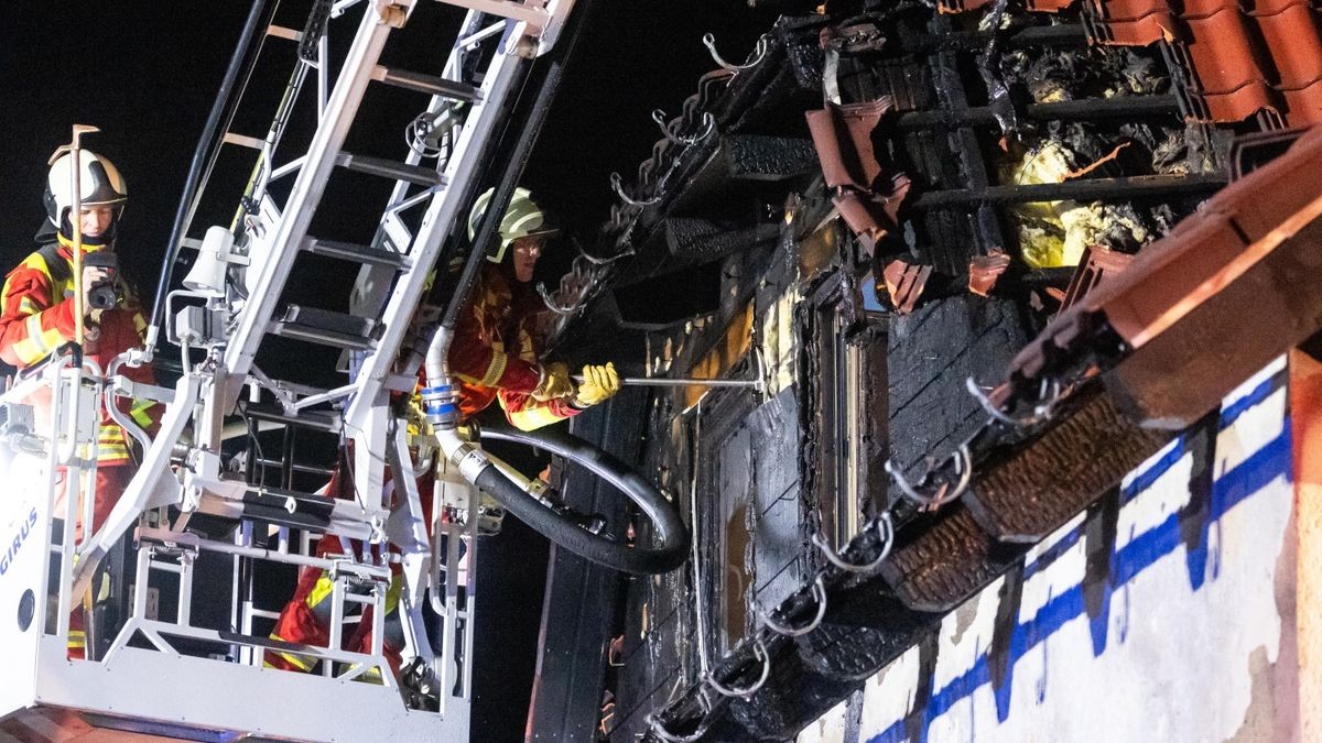 Dachstuhlbrand im Erfurter Stadtteil Windischholzhausen.