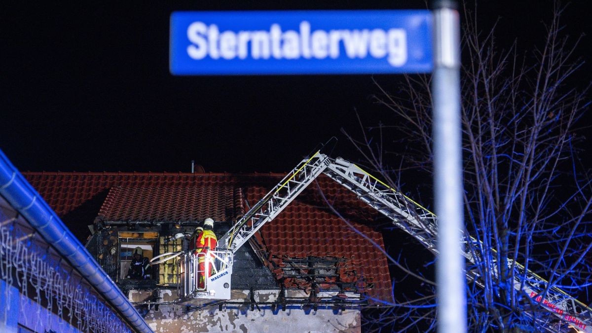 Dachstuhlbrand im Erfurter Stadtteil Windischholzhausen.