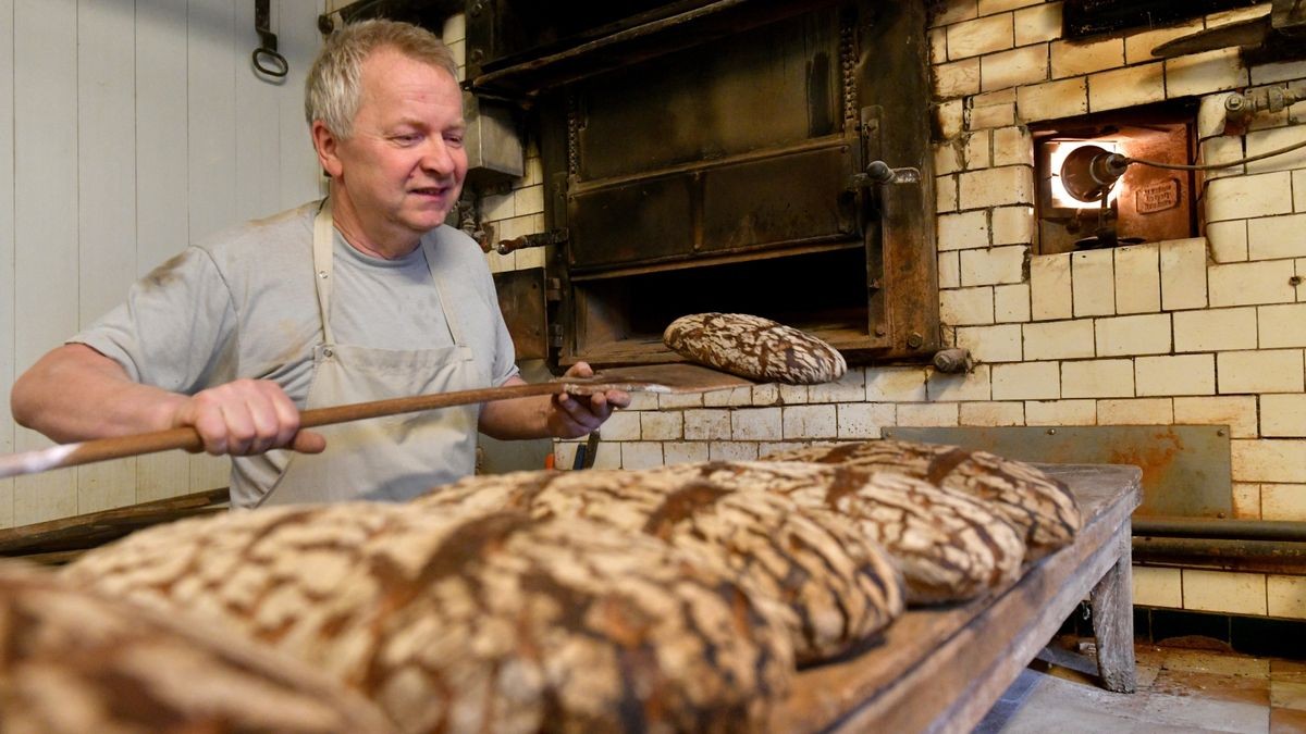 Die Heiligenstädter Bäckerei Schade gibt es seit 126 Jahren. Noch immer wird hier Steinofenbrot gebacken und der Ofen mit Kohle beheizt.