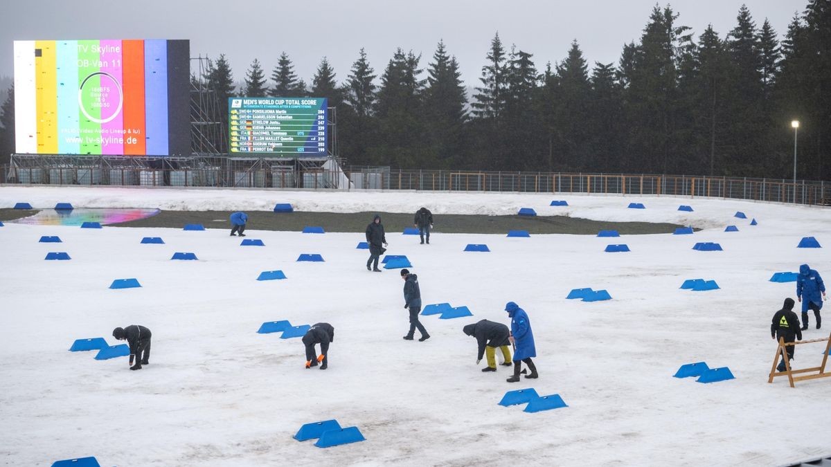 Regen und Wind setzten am Mittwoch in Oberhof nicht nur den Athleten zu. Auch die vielen Helfer beim Biathlon-Weltcup arbeiteten unter erschwerten Bedingungen.