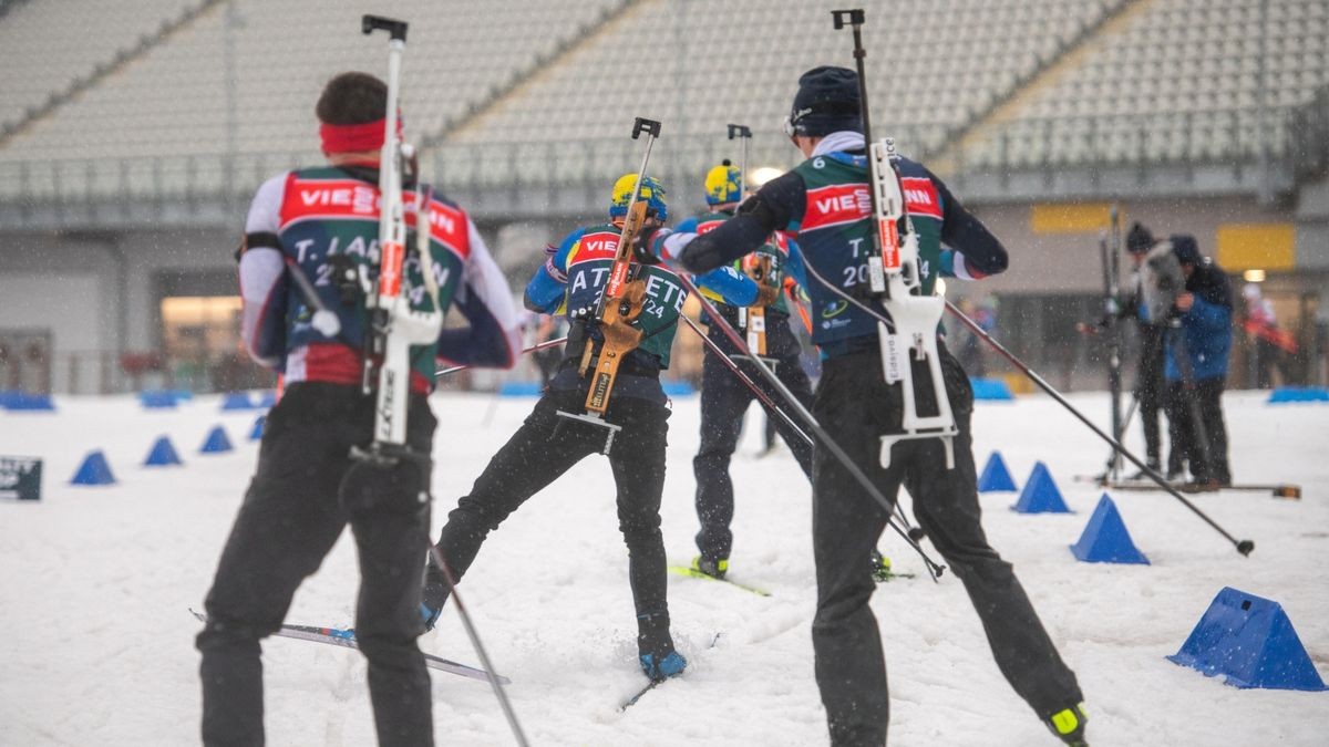 Regen und Wind setzten am Mittwoch in Oberhof nicht nur den Athleten zu. Auch die vielen Helfer beim Biathlon-Weltcup arbeiteten unter erschwerten Bedingungen.