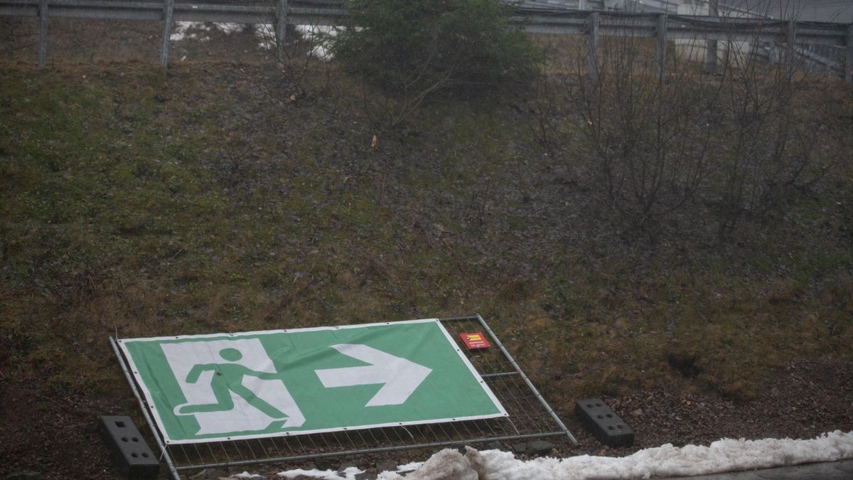 Regen und Wind setzten am Mittwoch in Oberhof nicht nur den Athleten zu. Auch die vielen Helfer beim Biathlon-Weltcup arbeiteten unter erschwerten Bedingungen.