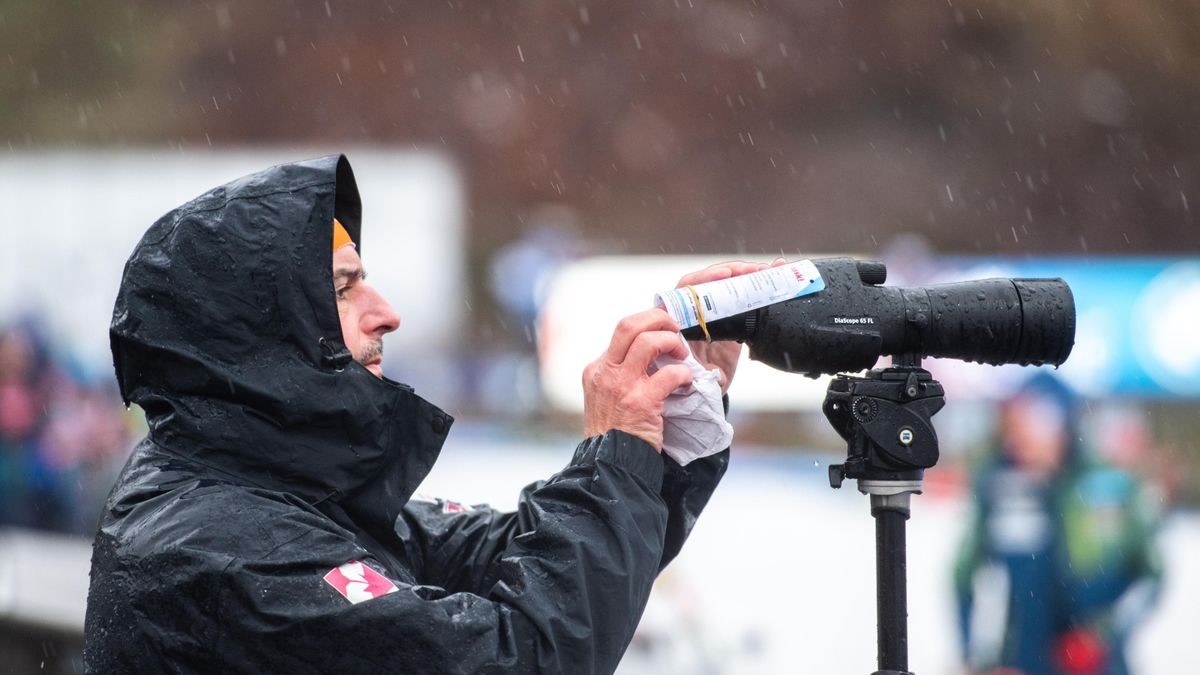 Regen und Wind setzten am Mittwoch in Oberhof nicht nur den Athleten zu. Auch die vielen Helfer beim Biathlon-Weltcup arbeiteten unter erschwerten Bedingungen.