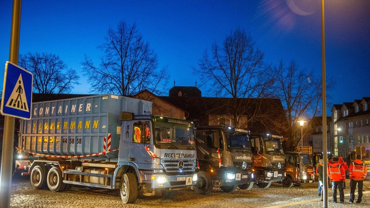 Dutzende Unternehmer zeigen sich am Montagmorgen solidarisch mit den Bauern und demonstrieren auf dem Mühlhäuser Blobach mit rund 300 großen Fahrzeugen gegen die Politik der Ampel-Regierung.