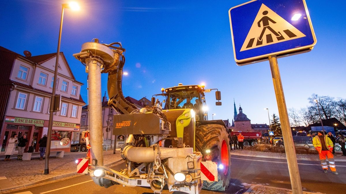 Dutzende Unternehmer zeigen sich am Montagmorgen solidarisch mit den Bauern und demonstrieren auf dem Mühlhäuser Blobach mit rund 300 großen Fahrzeugen gegen die Politik der Ampel-Regierung.